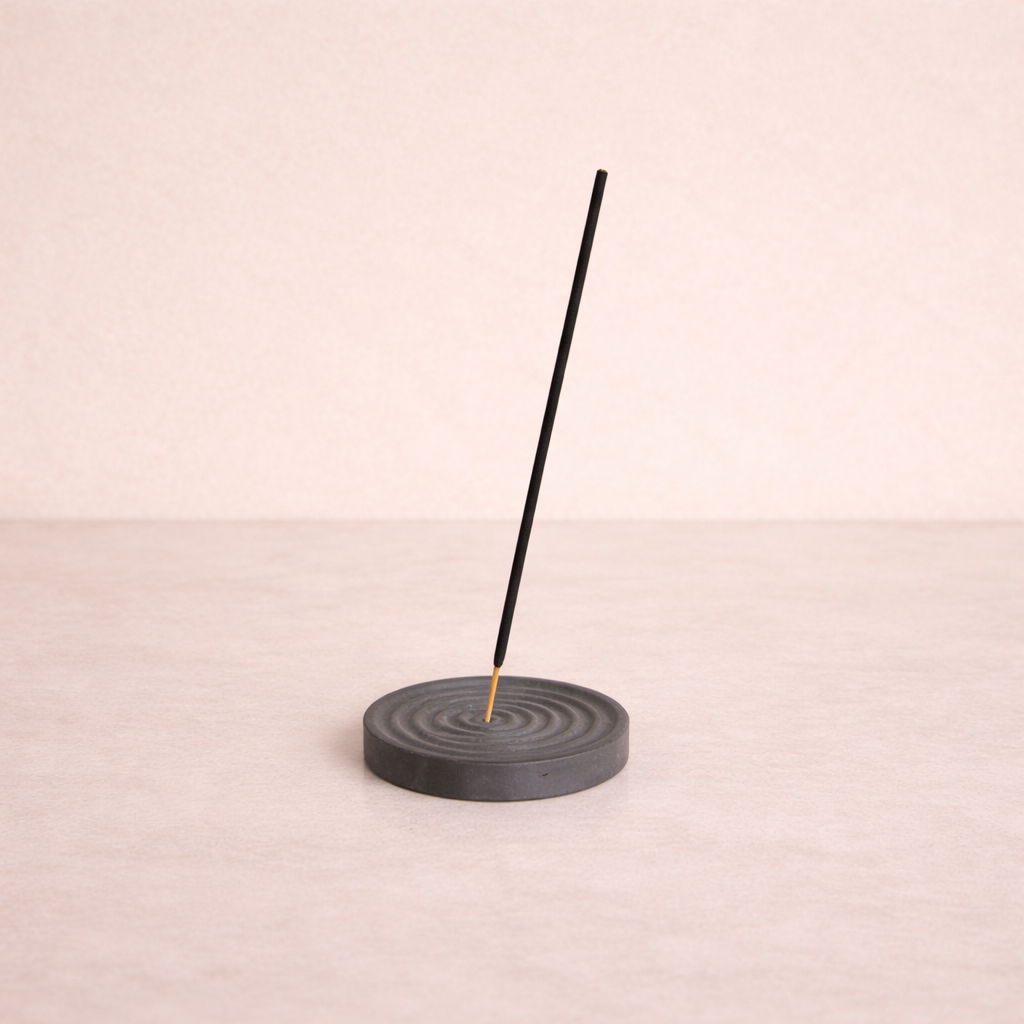 TÜTSÜLÜK – BLACK